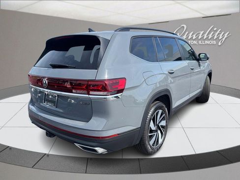 Used 2025 Volkswagen Atlas SE AWD/4WD image 4