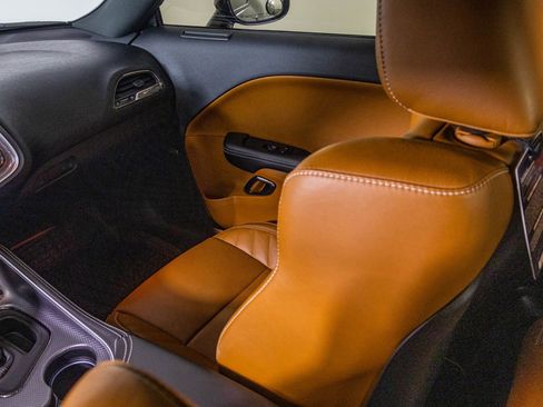 Used 2019 Dodge Challenger SRT Hellcat w/ Laguna Leather Package image 31