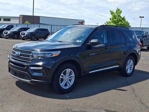 Certified 2023 Ford Explorer XLT w/ Equipment Group 202A AWD/4WD image 3