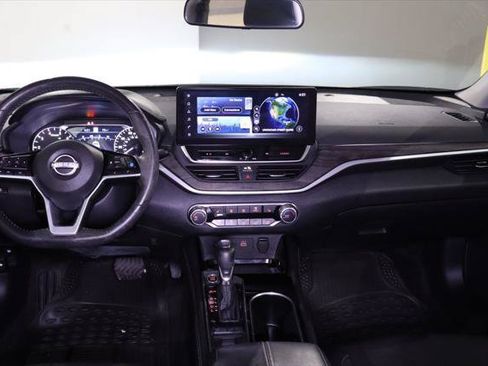 Used 2023 Nissan Altima 2.5 SV w/ SV Premium Package FWD image 17