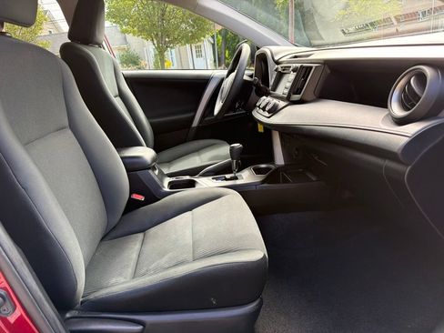 Used 2018 Toyota RAV4 LE AWD/4WD image 28