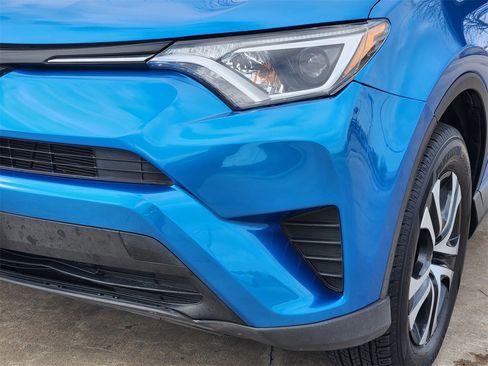 Used 2017 Toyota RAV4 LE image 9