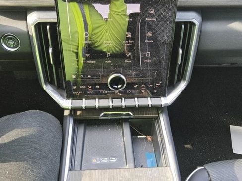 Used 2024 GMC Acadia Denali w/ Super Cruise Package image 4