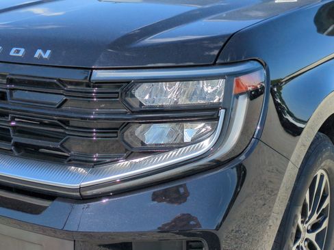 Used 2025 Ford Expedition Max Platinum AWD/4WD image 6