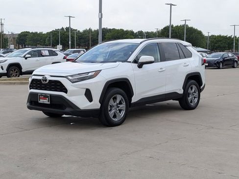 Used 2025 Toyota RAV4 XLE AWD/4WD image 10