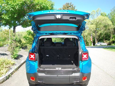 Used 2022 Jeep Renegade Latitude AWD/4WD image 5