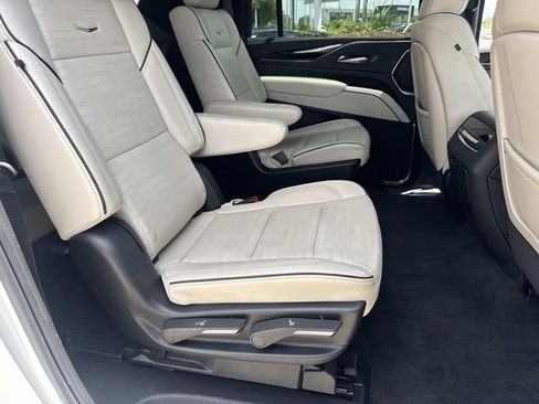 Used 2024 Cadillac Escalade ESV Sport w/ Touring Package AWD/4WD image 11