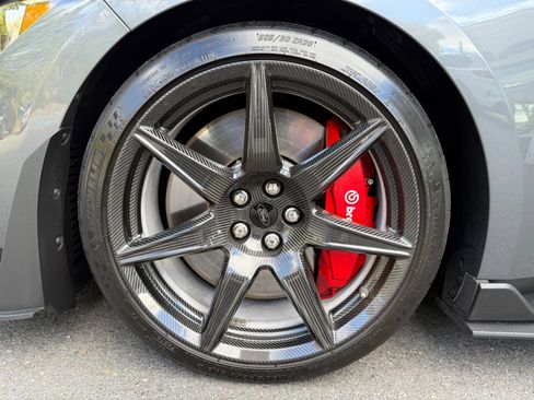 Used 2022 Ford Mustang Shelby GT500 w/ Carbon Fiber Track Pack image 11