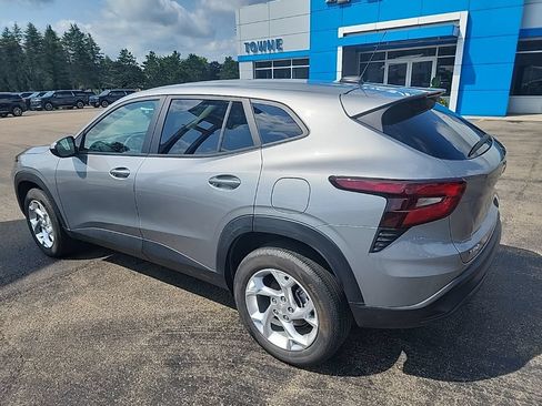 Used 2024 Chevrolet Trax LS w/ LS Convenience Package FWD image 5