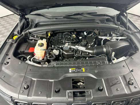 Used 2023 Jeep Grand Cherokee Altitude AWD/4WD image 29