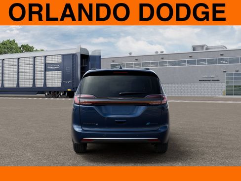 New 2025 Chrysler Pacifica Premium image 7
