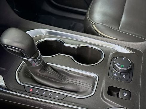 Used 2023 Chevrolet Traverse Premier image 19