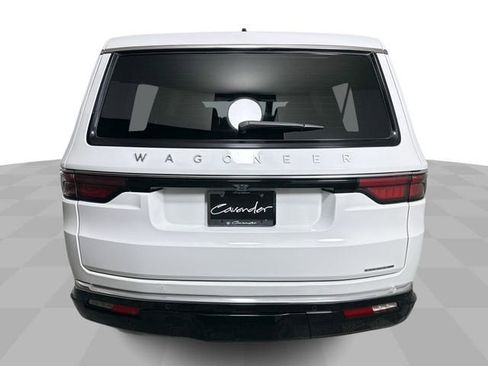 Used 2024 Jeep Wagoneer L Series III w/ Flexible Seating Group AWD/4WD image 7