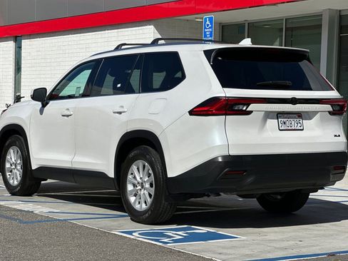 Certified 2024 Toyota Grand Highlander FWD image 6