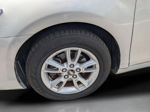 Used 2010 Toyota Camry LE FWD image 24