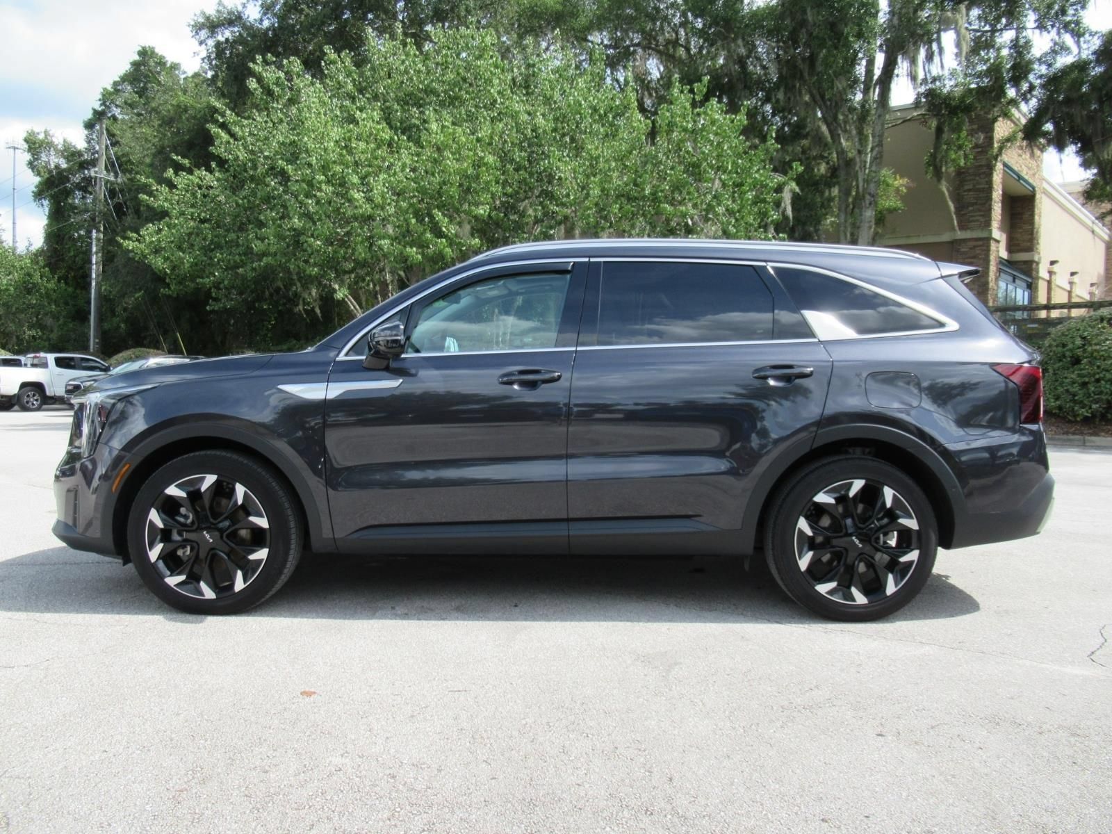 Used 2025 Kia Sorento SX FWD image 4