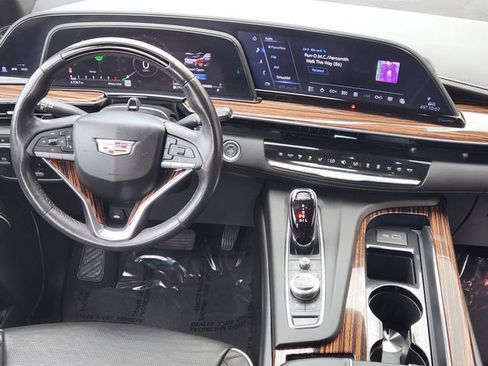 Used 2024 Cadillac Escalade ESV Premium Luxury w/ Performance Package AWD/4WD image 29