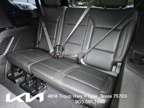Used 2023 Chevrolet Tahoe Z71 w/ Luxury Package AWD/4WD image 28