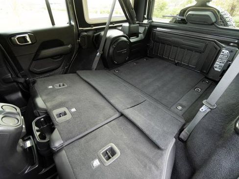 Used 2019 Jeep Wrangler Unlimited Sahara w/ Quick Order Package 24M Moab image 32