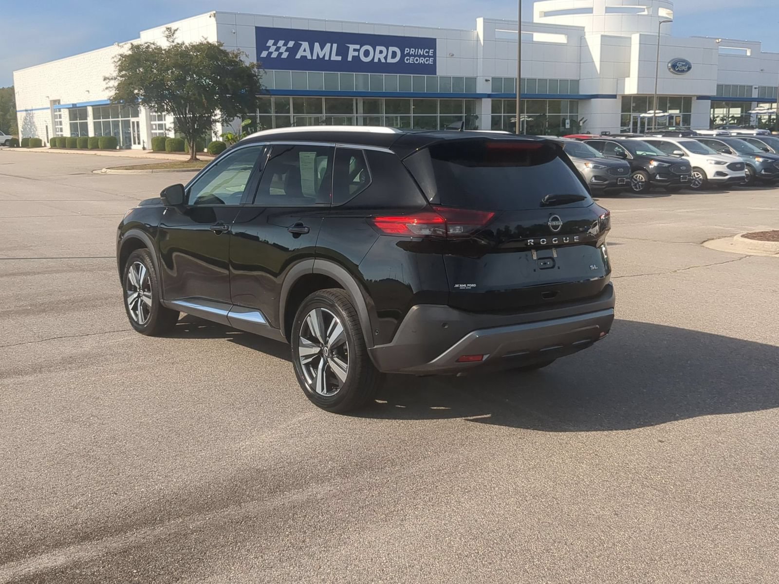 Used 2023 Nissan Rogue SL w/ SL Premium Package FWD image 5