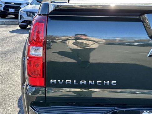 Used 2013 Chevrolet Avalanche LTZ image 11
