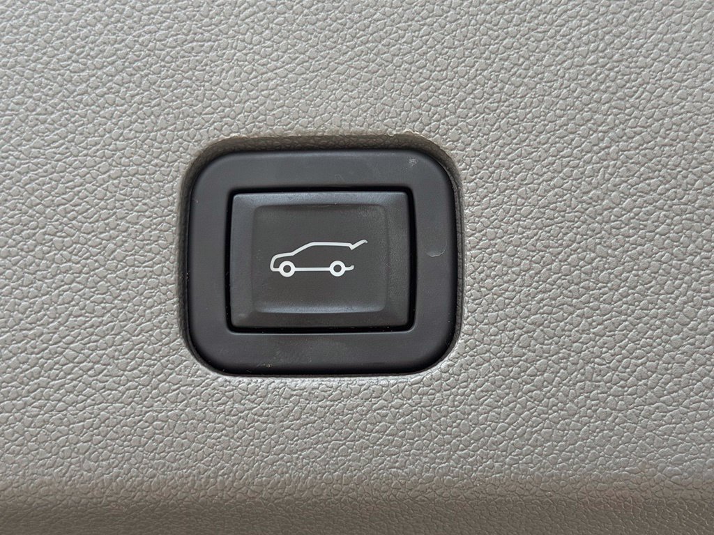 Used 2024 Cadillac XT6 Premium Luxury w/ Technology Package FWD image 36