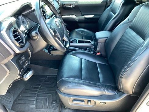 Used 2020 Toyota Tacoma TRD Off-Road w/ TRD Premium Off Road Package AWD/4WD image 10
