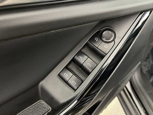 Certified 2025 Chevrolet Equinox LT FWD image 23