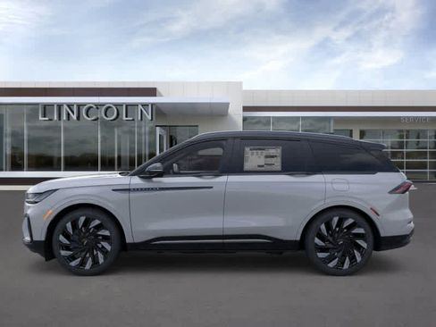 New 2026 Lincoln Nautilus Reserve w/ Jet Appearance Package image 3