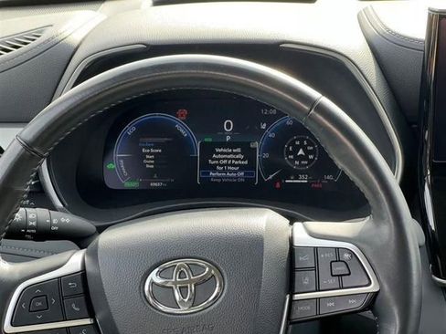 Used 2024 Toyota Highlander Platinum AWD/4WD image 16