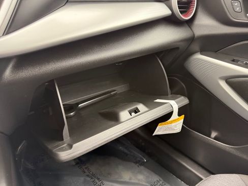 Certified 2024 Chevrolet Trax RS image 23