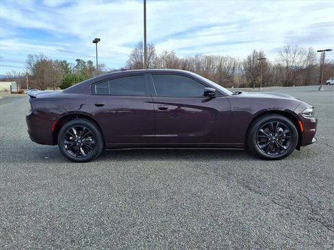 Used 2022 Dodge Charger SXT w/ Blacktop Package image 3