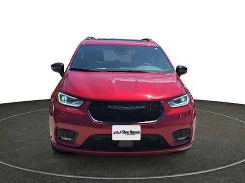 Used 2025 Chrysler Pacifica Limited FWD image 10
