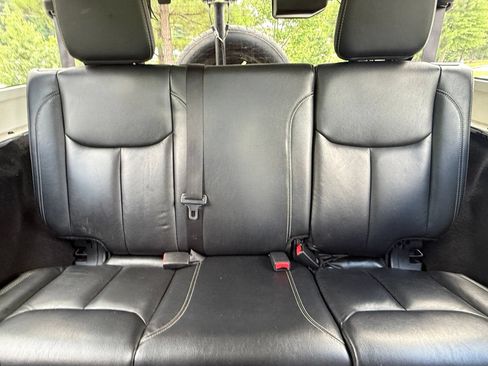 Used 2014 Jeep Wrangler Unlimited Rubicon w/ Dual Top Group AWD/4WD image 38
