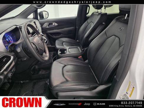 Certified 2024 Chrysler Pacifica Limited FWD image 22