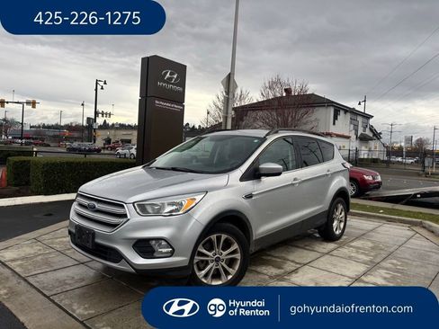 Used 2018 Ford Escape SE image 1