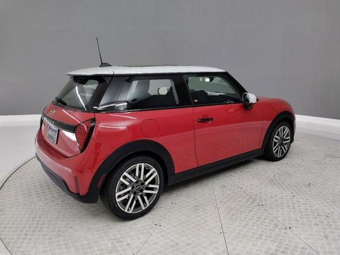 Used 2025 MINI Cooper 2-Door Hardtop image 6