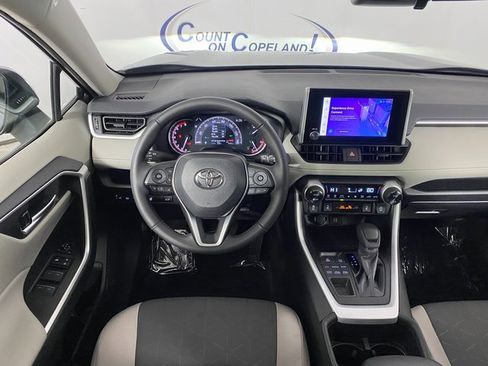 Used 2025 Toyota RAV4 XLE image 17