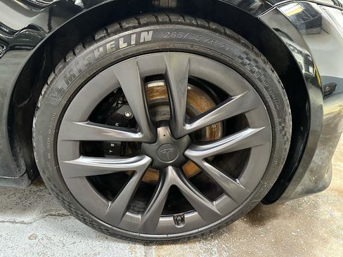 Used 2022 Tesla Model S Plaid image 22