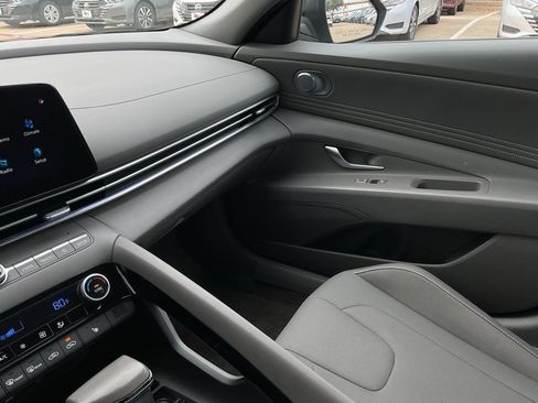 Used 2025 Hyundai Elantra SEL image 35