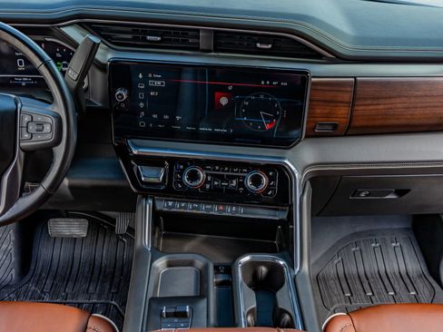 Used 2024 GMC Sierra 3500 Denali Ultimate AWD/4WD image 22