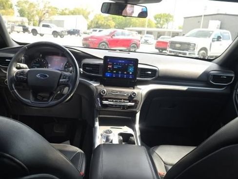 Used 2020 Ford Explorer XLT w/ Equipment Group 202A AWD/4WD image 21