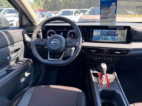 New 2025 Nissan Kicks SR image 11