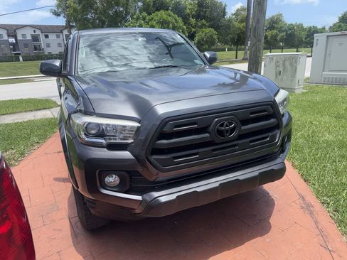 Used 2017 Toyota Tacoma SR5 w/ Tow Package RWD image 2