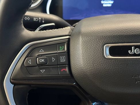 Used 2023 Jeep Grand Cherokee Laredo w/ Luxury Tech Group I AWD/4WD image 11