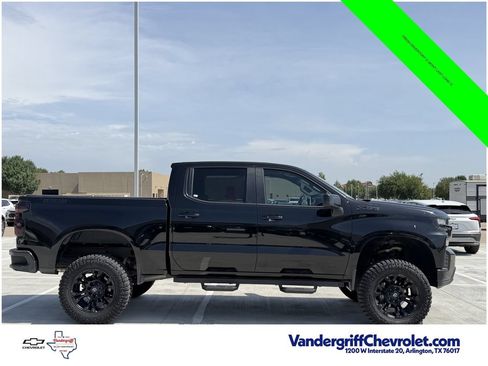 Used 2021 Chevrolet Silverado 1500 LT Trail Boss w/ LPO, Dark Essentials Package AWD/4WD image 3