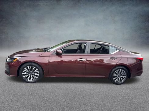 Used 2024 Nissan Altima 2.5 SV w/ SV Premium Package FWD image 12