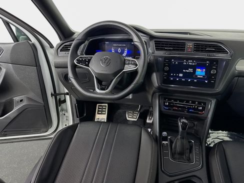 Used 2022 Volkswagen Tiguan SE R-Line image 24