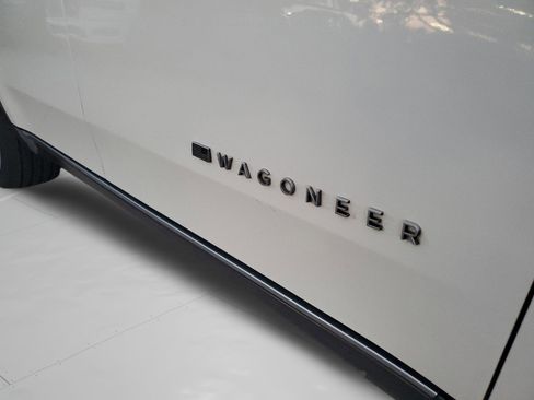 Certified 2022 Jeep Wagoneer Series III w/ Premium Group I AWD/4WD image 28