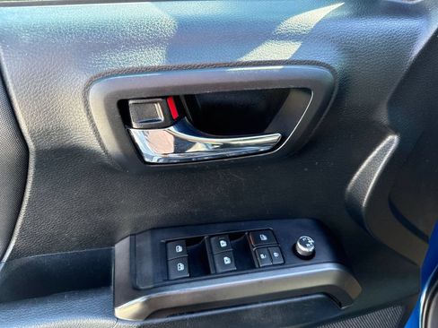 Used 2016 Toyota Tacoma TRD Sport w/ Premium & Technology Package AWD/4WD image 14